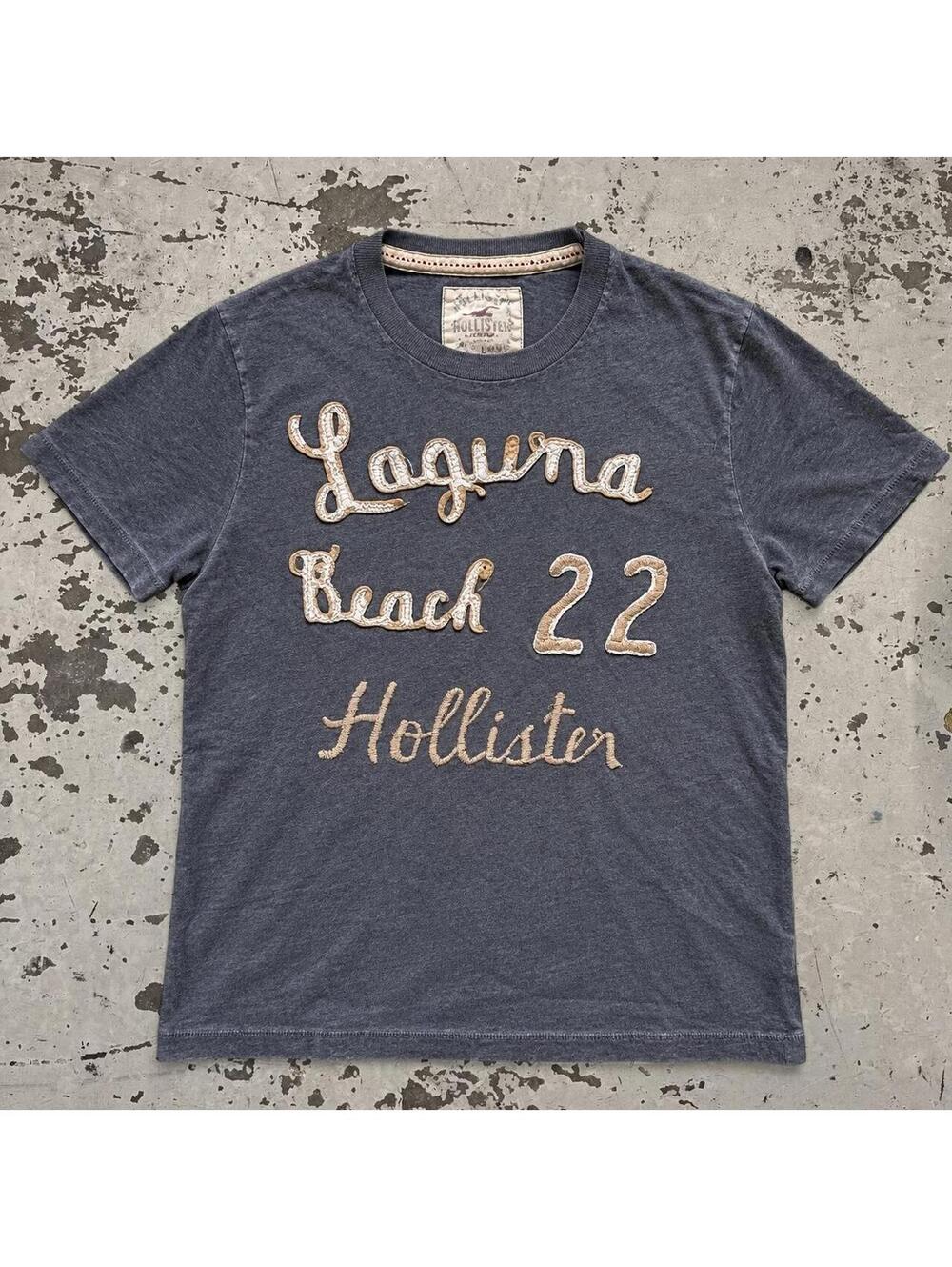 Beautiful vintage single stitch Y2K Hollister Co. Laguna Beach 22 T-Shirt